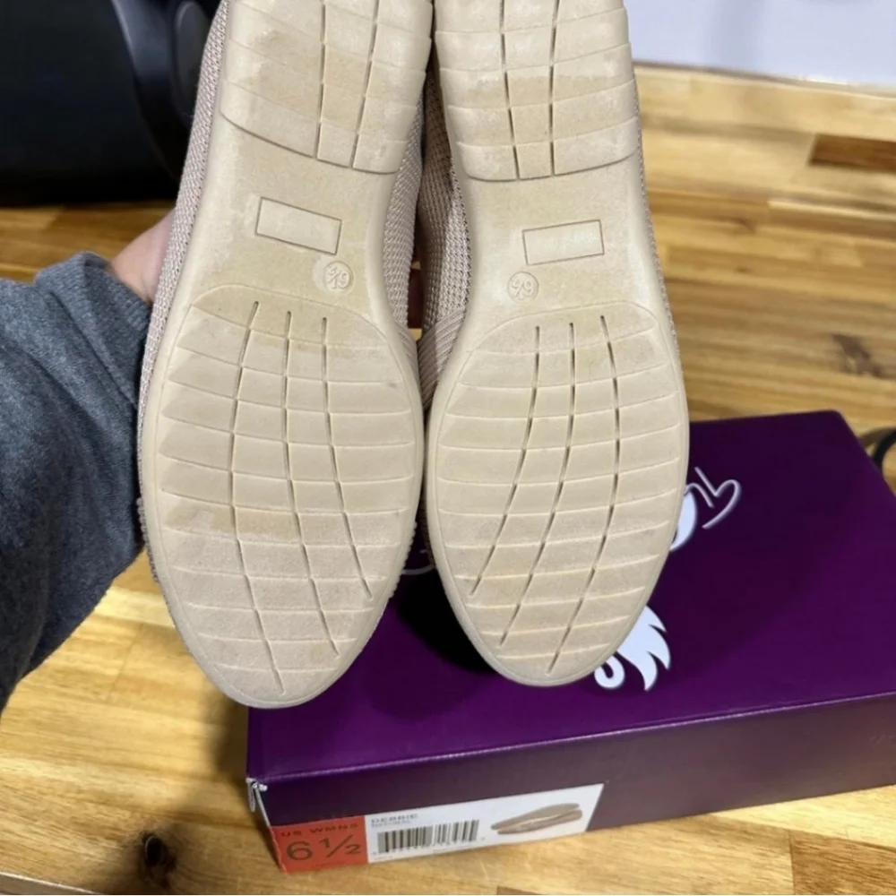 Gloria Vanderbilt DEBBIE Ladies' Flat NEW IN BOX